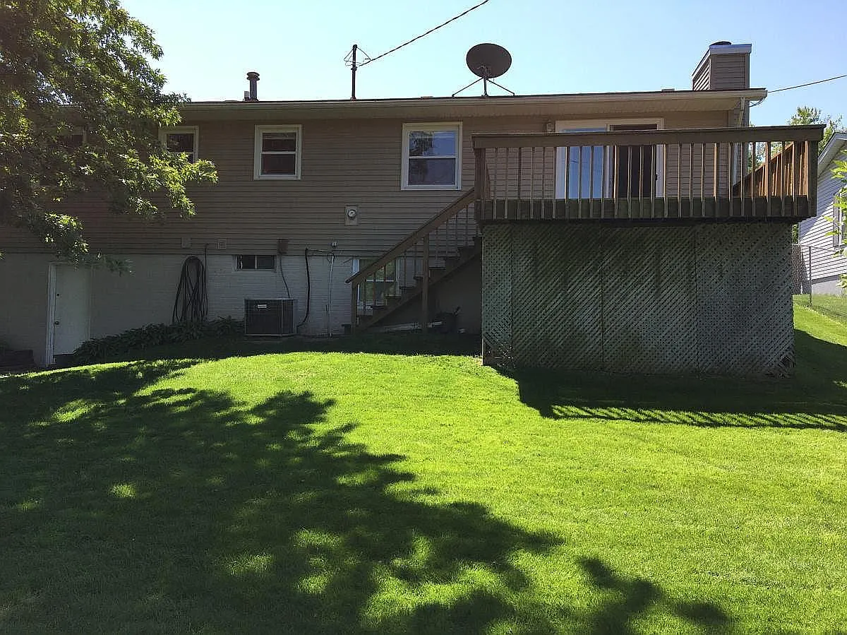 4 bed, 1184 sqft, $2,050 — Photo 2