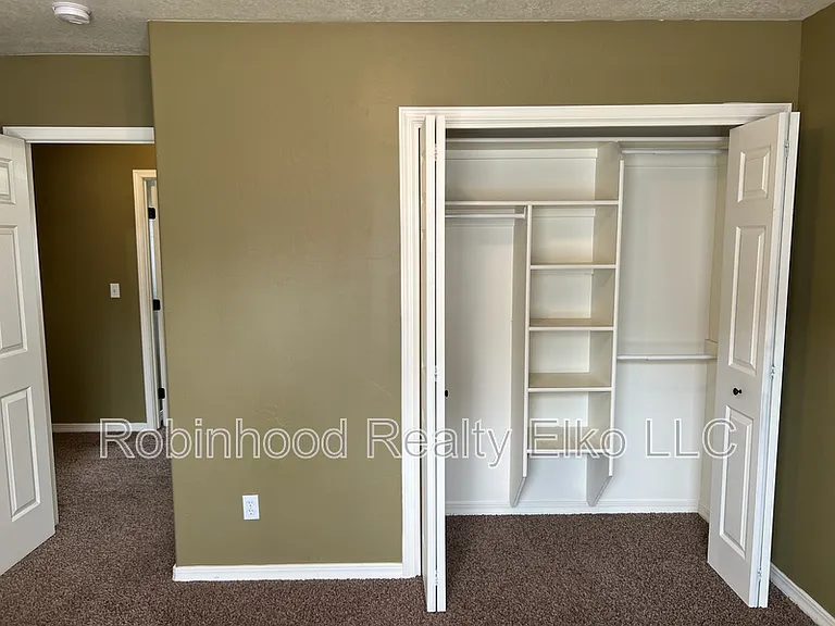 214 Brookwood Dr — Photo 18