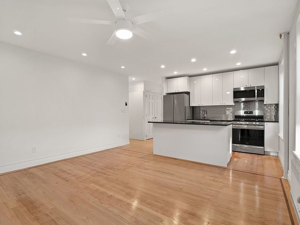 1st image of 264 6th Ave APT 3J