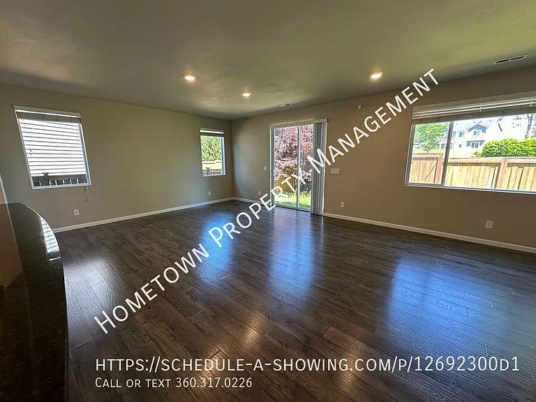 3332 Juno Ct NE — Photo 9