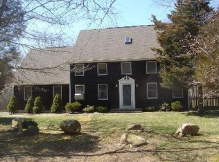 7 Deerfield Rd, Quogue, NY 11963