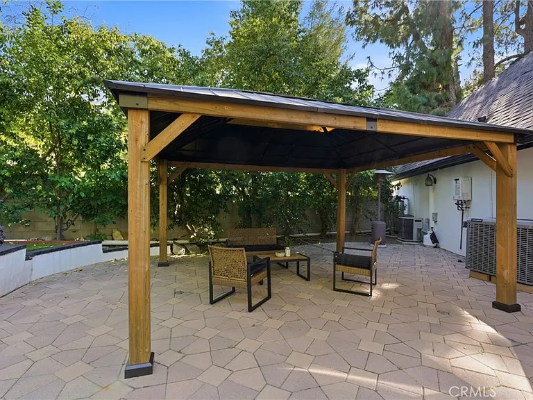 5836 Winnetka Ave — Photo 10