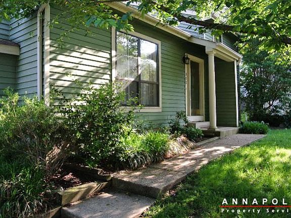 3rd image of 913 Langdon Ct