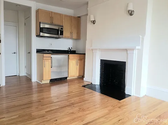 Rented by City Connections Realty | media 15