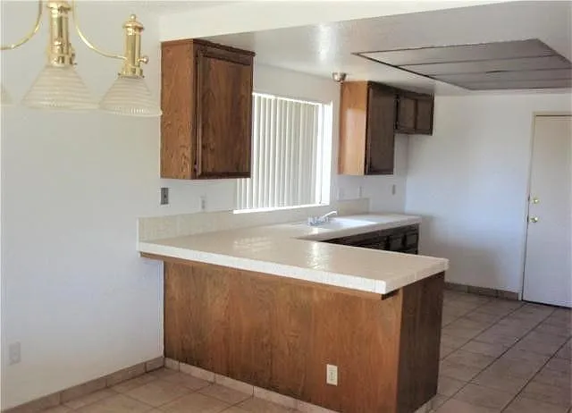 3 bed, 1165 sqft, $2,650 — Photo 2