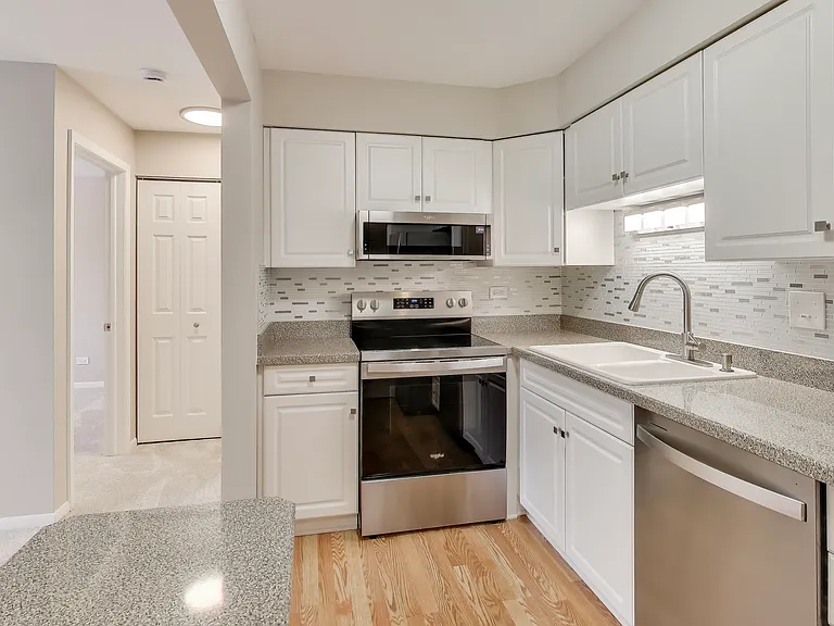 613 W Central Rd #B7 — Photo 6