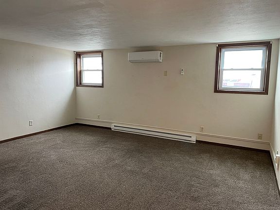 4th image of 209 E 11th St APT 7