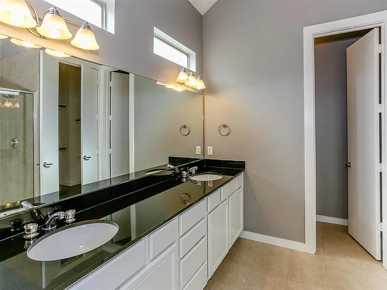 4030 Center St — Photo 17