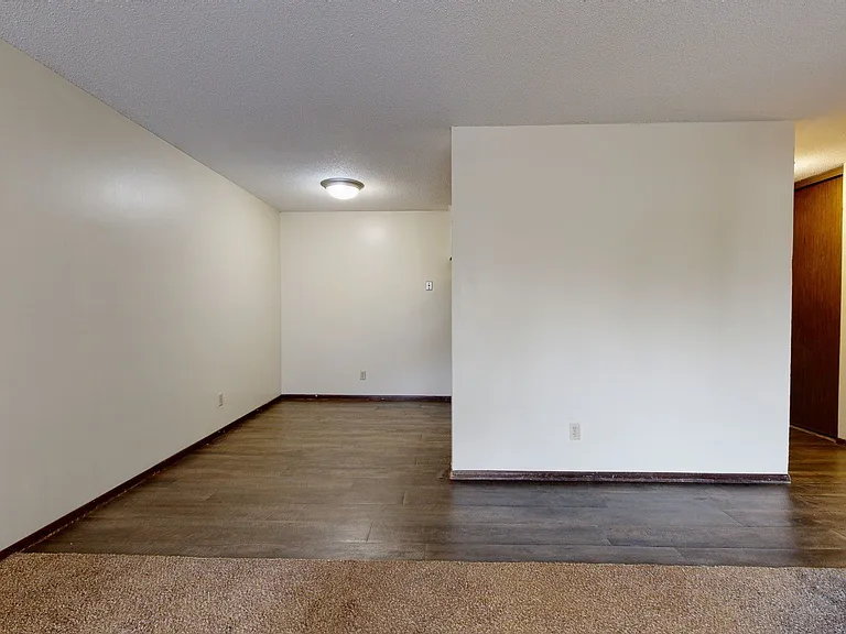 600 10th Ave Apartments — Photo 24
