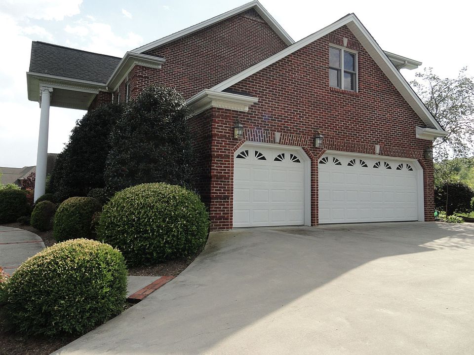 Three Car Garage