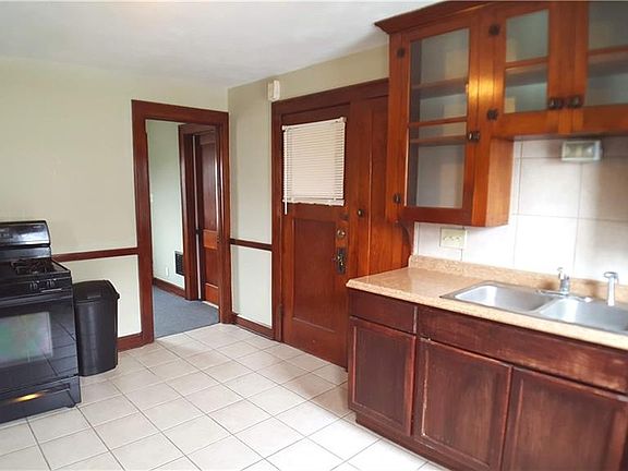 3rd image of 3706 Stickney Ave