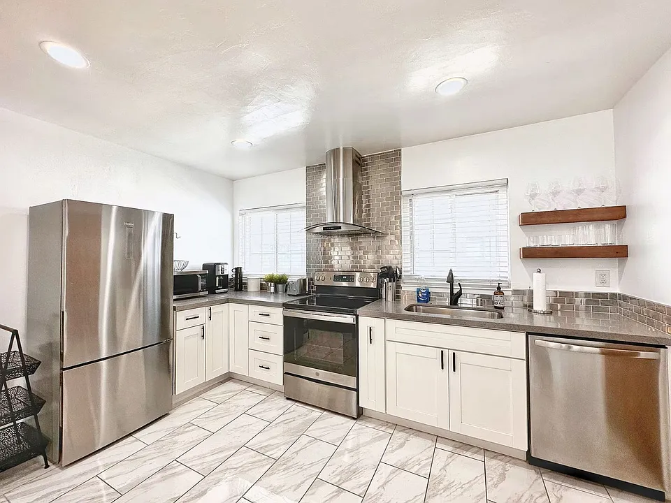 2125 Santa Clara Ave