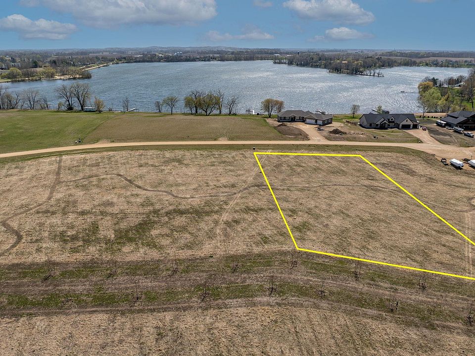 1st image of 3 Lakeview Ct