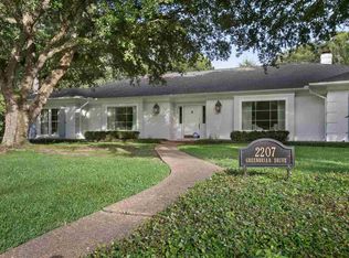 2207 Greenbriar Dr, Jackson, MS 39211