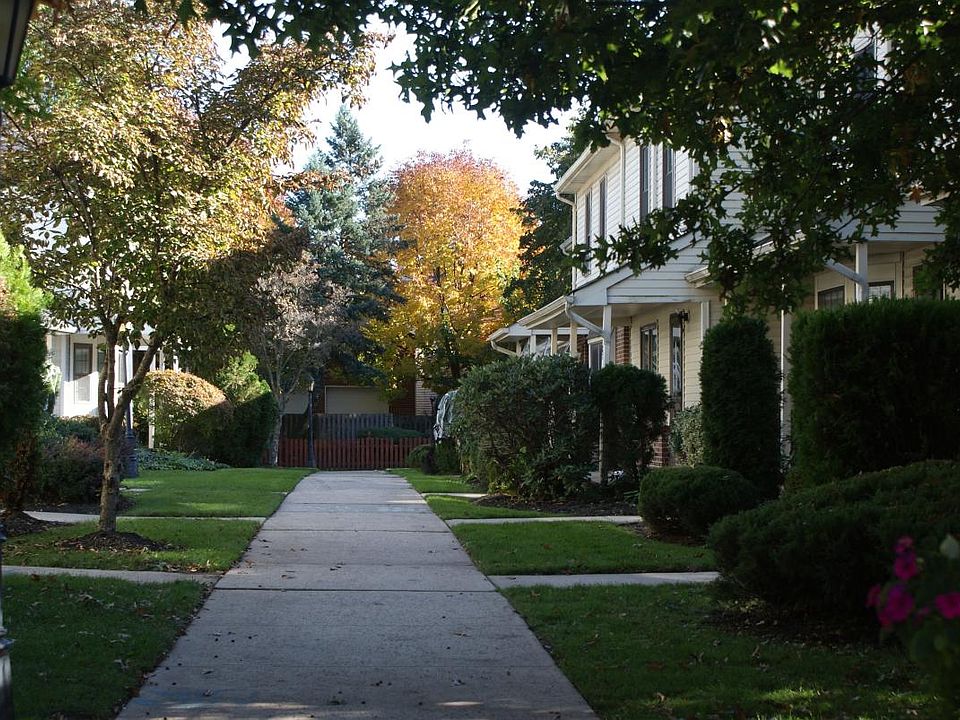 12 homes. Rows of 6 facing each other