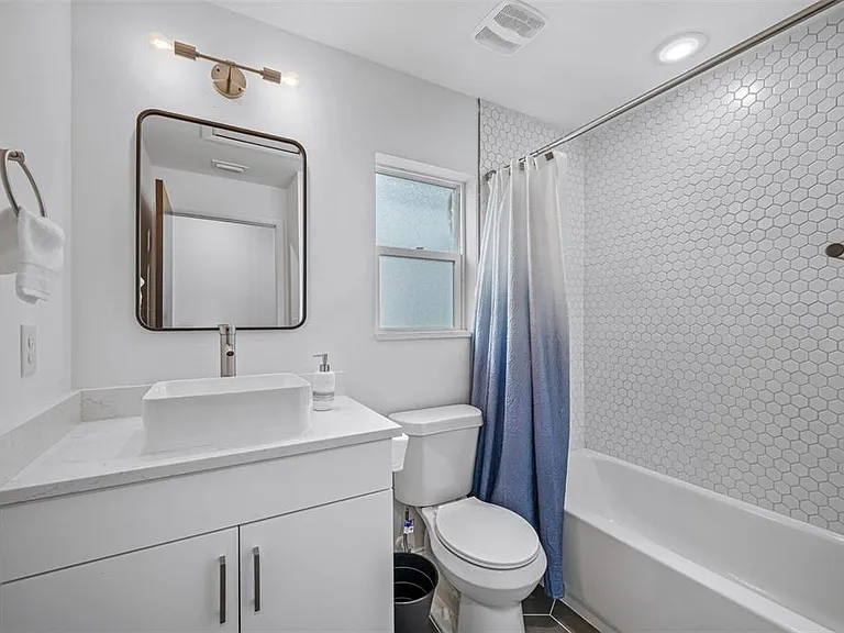 3717 E Clifton St — Photo 37