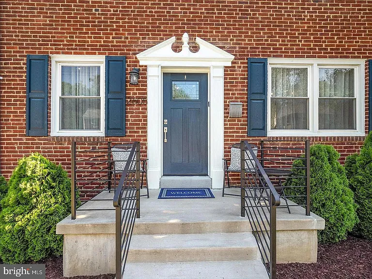 2605 Arcola Ave — Photo 2