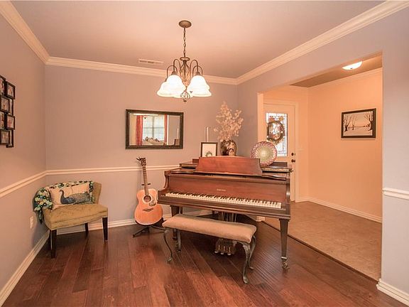 4th image of 771 W Partridge Dr