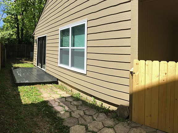 Cozy side yard with lots of privacy.