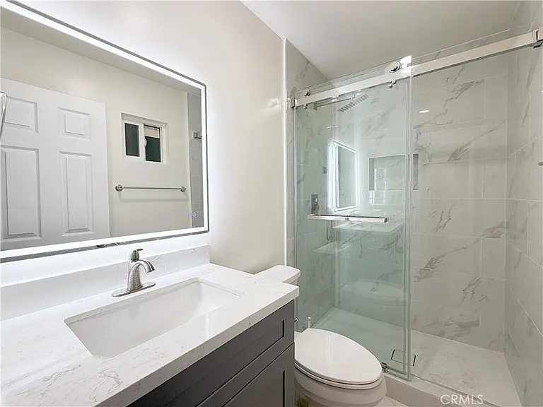 320 E Marshall St #B — Photo 16