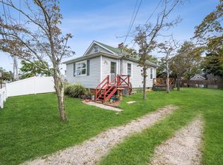 17 Waterworks Rd, Patchogue, NY 11772