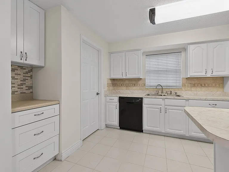 403 Bridgetown Ct — Photo 25