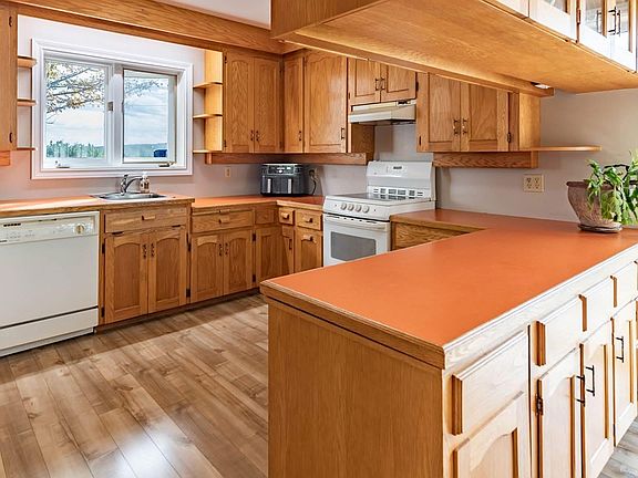 3rd image of 1773 Grand Pre Rd