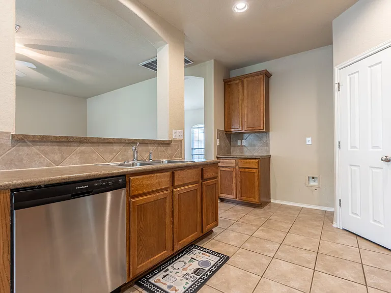 906 Ashbury Blf — Photo 15