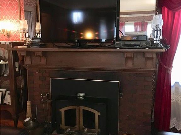 5th image of 908 Carbon St