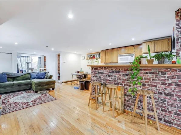 318 6th St, Union City, NJ 07087