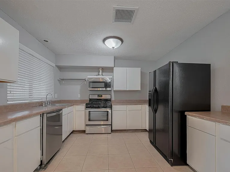 3610 Bee Bayou Ln — Photo 15