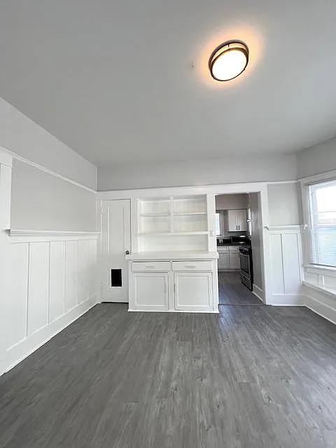 1731 E Broadway — Photo 3