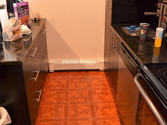 4th image of 73 Thatcher St #1B