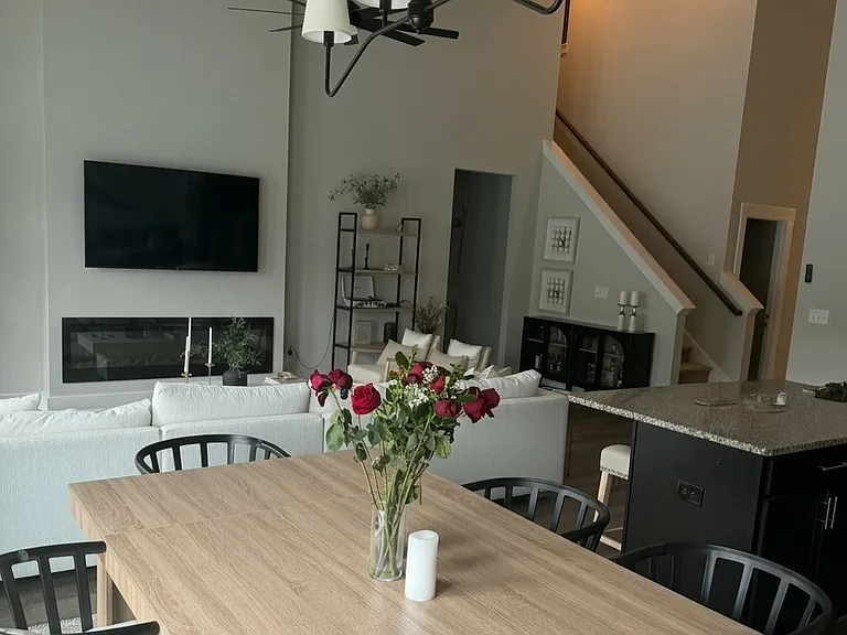 450 Vestry Pl — Photo 2