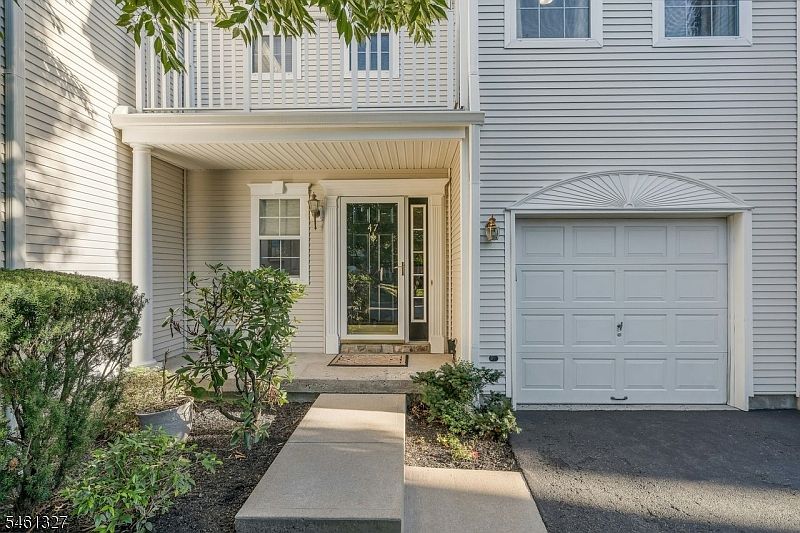 1st image of 47 Mayflower Dr
