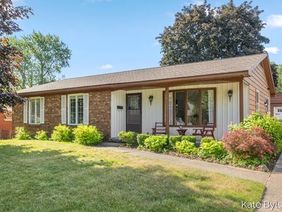 718 Three Mile Rd NE, Grand Rapids, MI, 49505