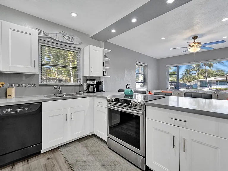 529 NW 8th St — Photo 11