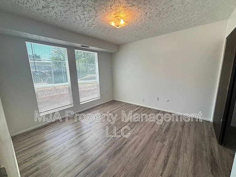 1165 Edgewood Dr #7 — Photo 9