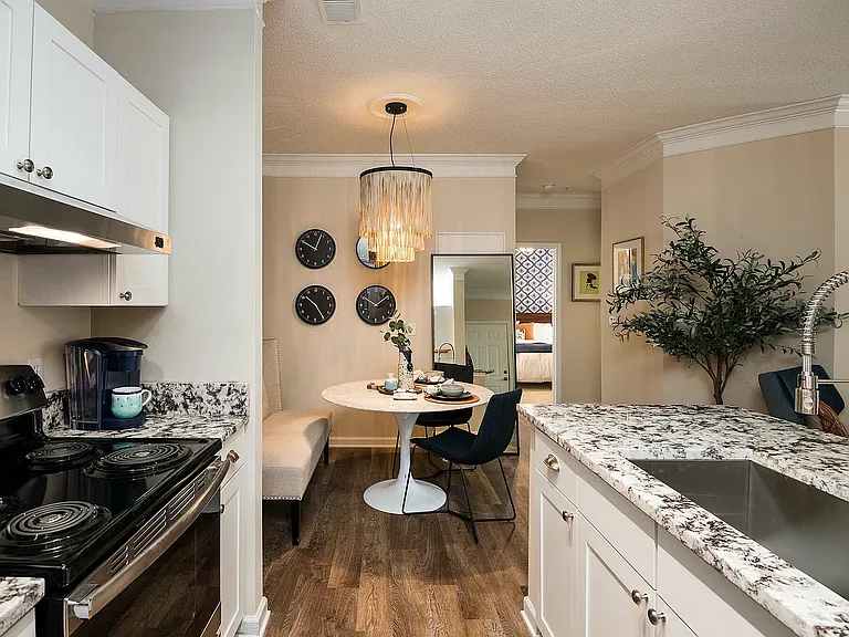 Avana Creekside — Photo 18