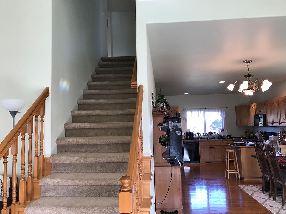 1st image of 1031 W 6th St