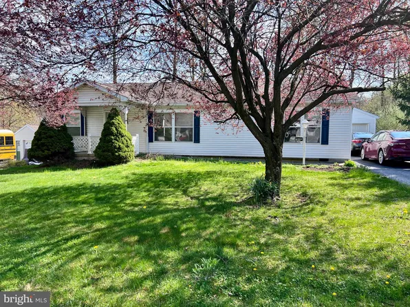 1009 Hemlock Cir, Manheim, PA 17545