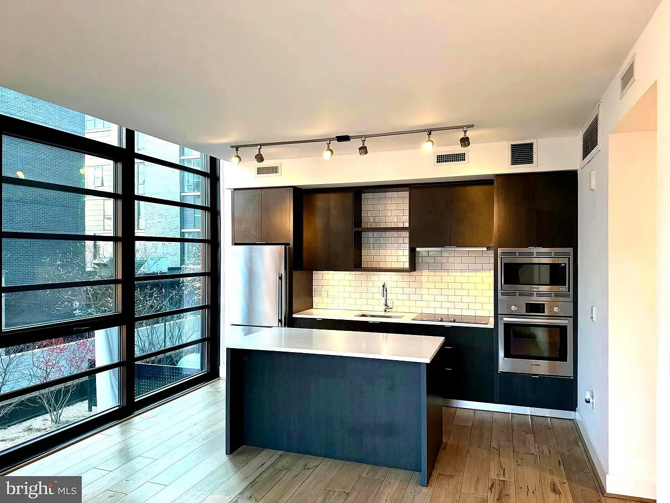 2 bed, 1080 sqft, $3,900 — Photo 3