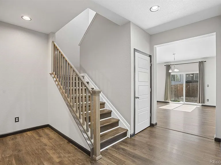 92 Homestead Way — Photo 5