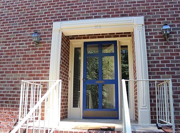 4th image of 136 Wellington Dr