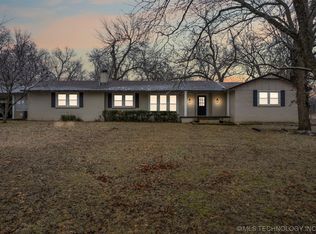 22077 S Wildwood Ln, Claremore, OK 74019