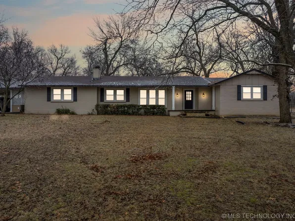 22077 S Wildwood Ln, Claremore, OK 74019
