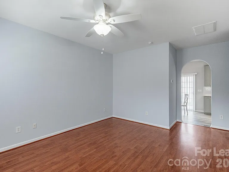 558 Calen Ln — Photo 6