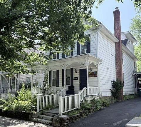 2nd image of 521 Sarah St