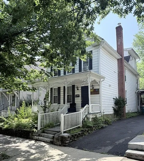521 Sarah St — Photo 2