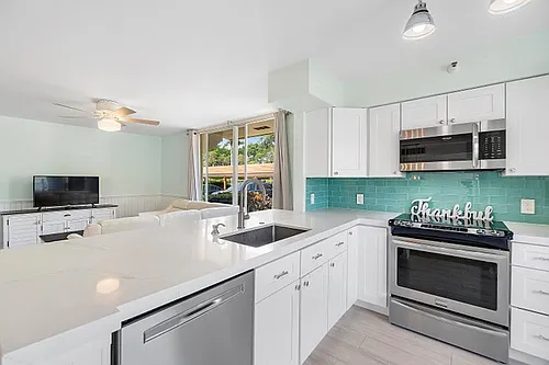 123 Yacht Club Way #101 Photo 1